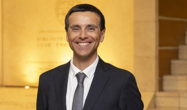 Profesor Felipe Aldunate publica capítulo en libro internacional sobre la evolución empresarial en Chile
